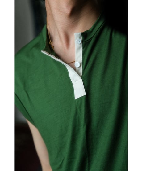 un/unbient "Exclusive" WASHABLE WOOL NO-SLEEVE HENLY NECK
