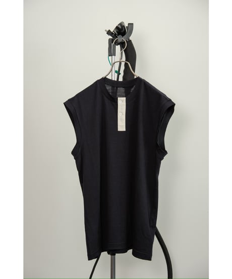 un/unbient "Exclusive" WASHABLE WOOL NO-SLEEVE HENLY NECK