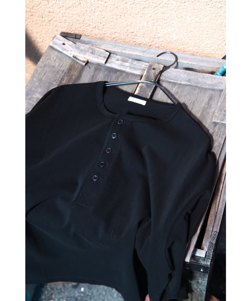 ULTERIOR TWISTED TENJIKU HENLEY NECK | MusterWe ULTERIOR TWISTED TENJIKU HENLEY NECK | MusterWe