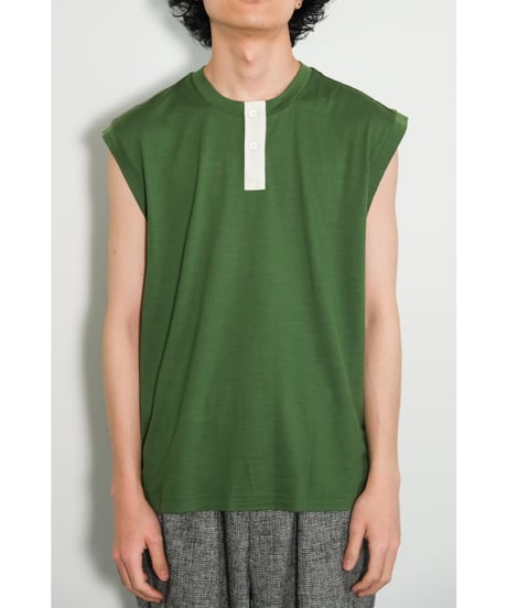 un/unbient "Exclusive" WASHABLE WOOL NO-SLEEVE HENLY NECK