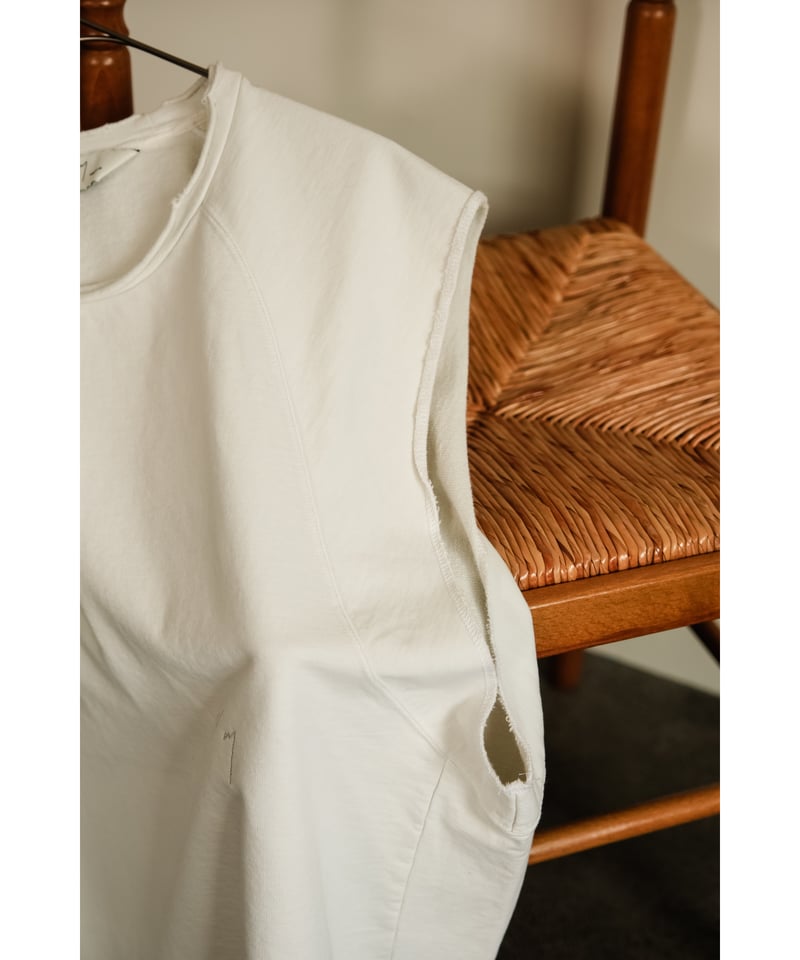 ANCELLM SLEEVELESS AGING T-SHIRT | MusterWerk Sud. ANCELLM SLEEVELESS AGING T-SHIRT | MusterWerk Sud.