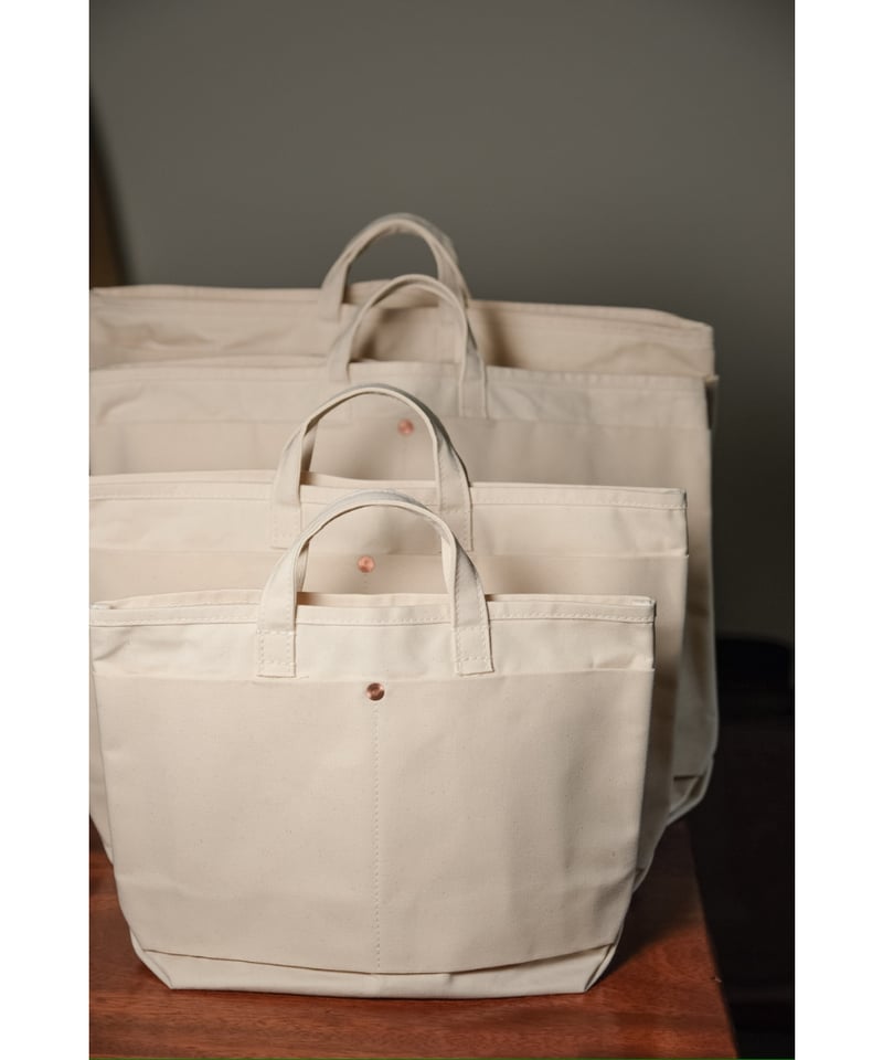 This is a(n) base tote L COYOTE