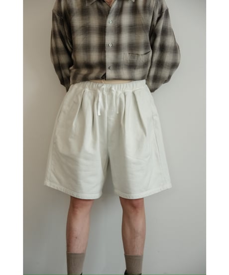 ANCELLM TUCK SWEAT SHORTS