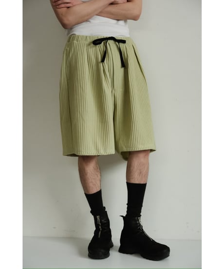 ANCELLM WRINKLED STRIPE TUCK SHORT PANTS