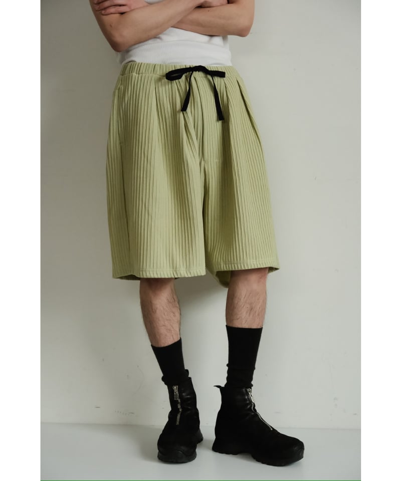 ANCELLM WRINKLED STRIPE TUCK SHORT PANTS | Must