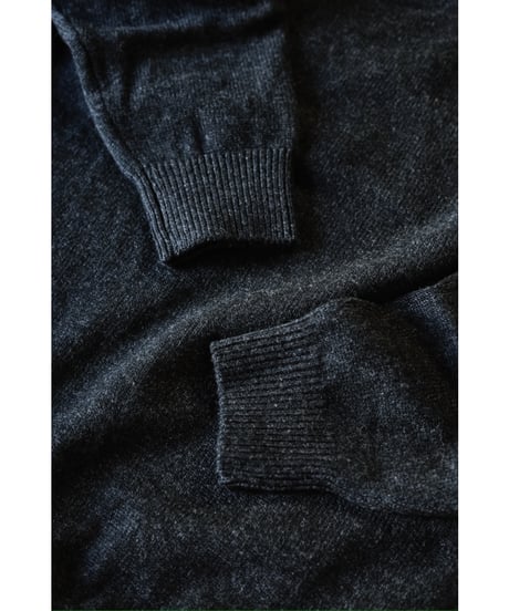 The CLASIK SADDLE V NECK