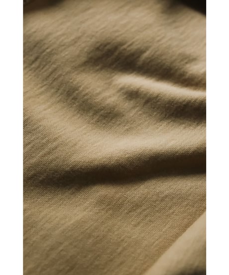 YE OLDE & NEW MAN RANDONNEUR MOCK POLO SHIRT (LIGHT CHAMOIS)