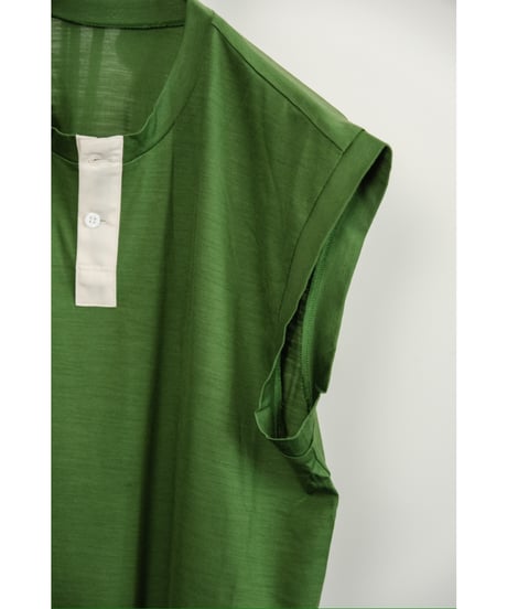 un/unbient "Exclusive" WASHABLE WOOL NO-SLEEVE HENLY NECK