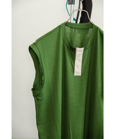 un/unbient "Exclusive" WASHABLE WOOL NO-SLEEVE HENLY NECK