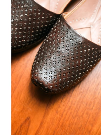 PERIOD FEATURES Leather Shoes