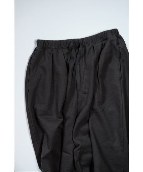 ANCELLM 3/4 TUCK SWEAT SHORTS