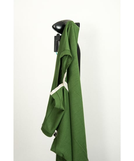 un/unbient "Exclusive" WASHABLE WOOL NO-SLEEVE HENLY NECK