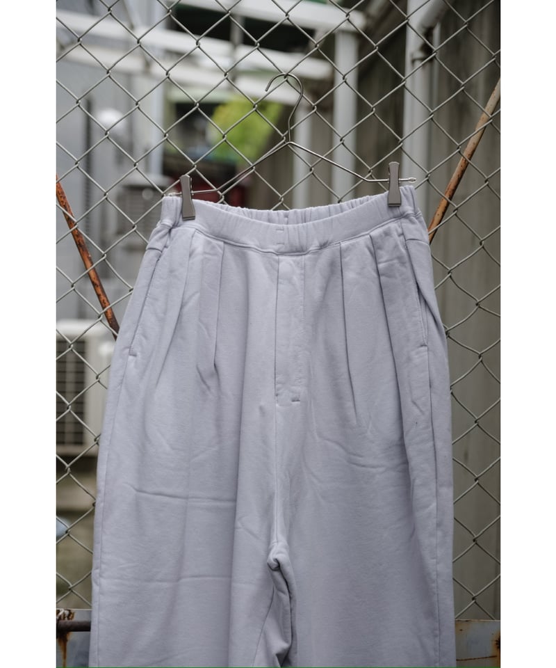 ANCELLM TUCK SWEAT PANTS | MusterWerk Sud. ANCELLM TUCK SWEAT PANTS | MusterWerk Sud.