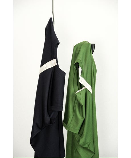 un/unbient "Exclusive" WASHABLE WOOL NO-SLEEVE HENLY NECK