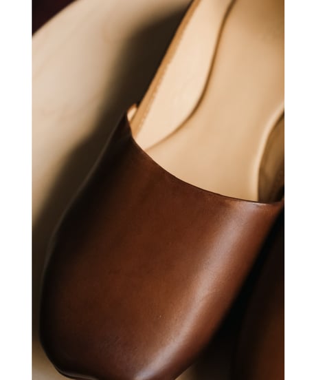PERIOD FEATURES Leather Shoes