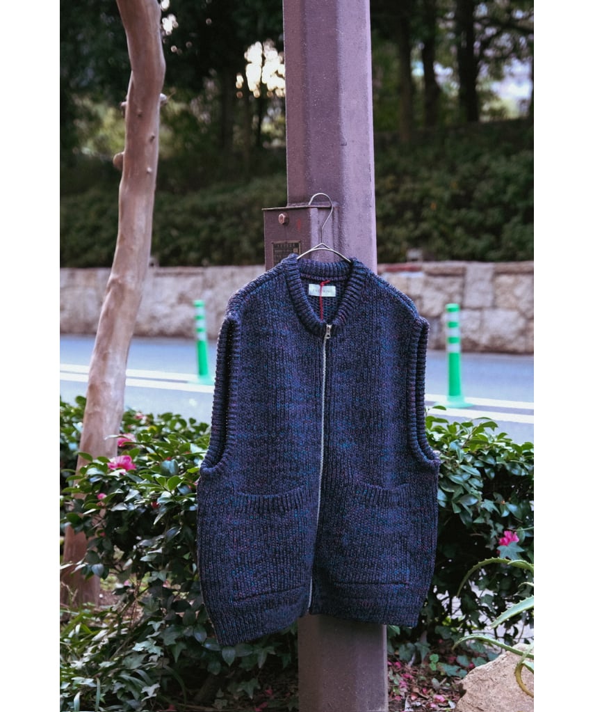 ENCOMING KNITTED TWO POCKET VEST | MusterWerk Sud 