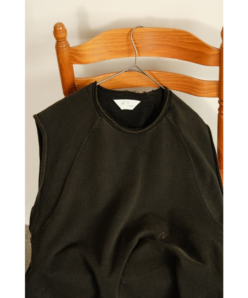 ANCELLM SLEEVELESS AGING T-SHIRT | MusterWerk Sud. ANCELLM SLEEVELESS AGING T-SHIRT | MusterWerk Sud.