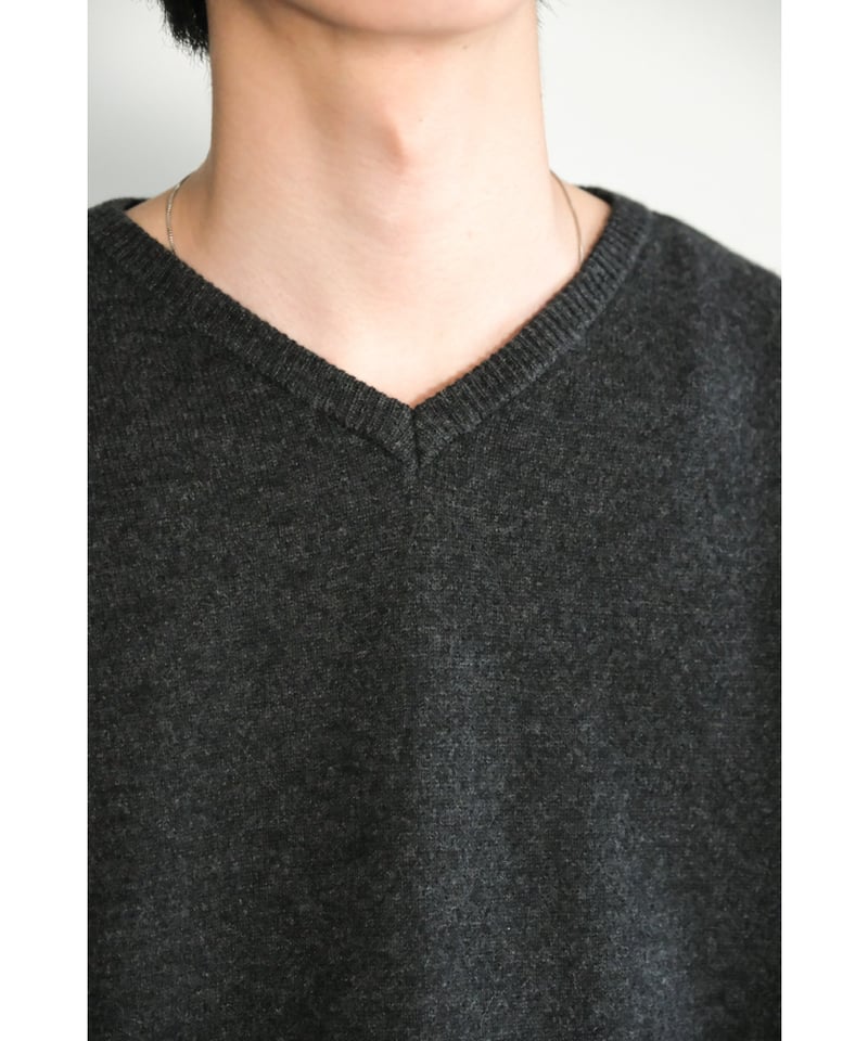【ENCOMING】KNITTED V NECK JUMPER ENCOMING KNITTED V NECK JUMPER | MusterWerk Sud.