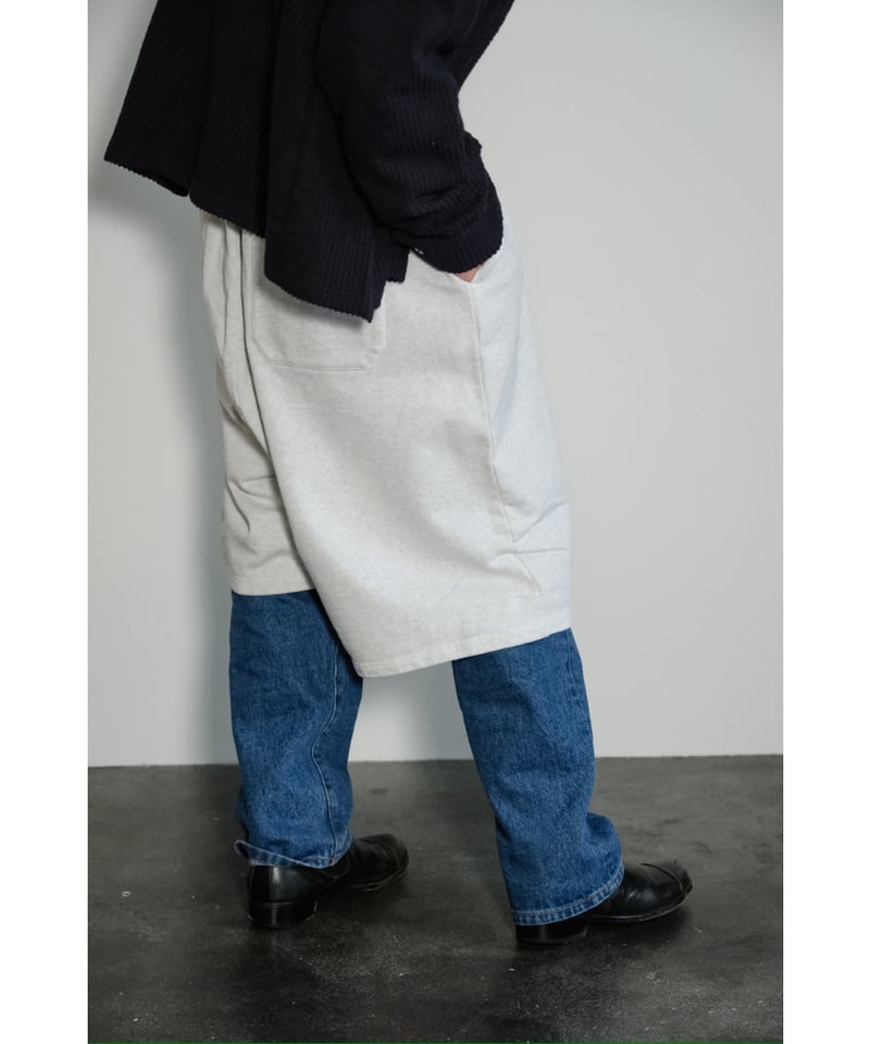 ANCELLM 3/4 TUCK SWEAT SHORTS | MusterWerk Sud.