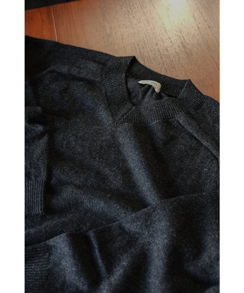 The CLASIK SADDLE V NECK | MusterWerk Sud.