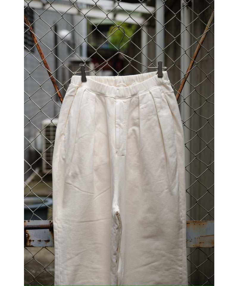 ANCELLM TUCK SWEAT PANTS | MusterWerk Sud. ANCELLM TUCK SWEAT PANTS | MusterWerk Sud.