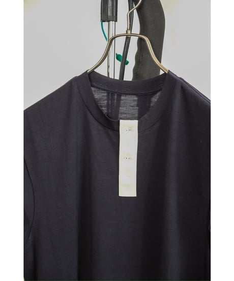 un/unbient "Exclusive" WASHABLE WOOL NO-SLEEVE HENLY NECK
