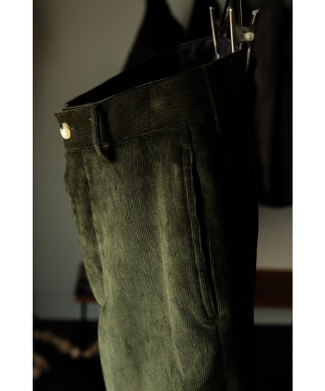 The CLASIK STRAIGHT TROUSER