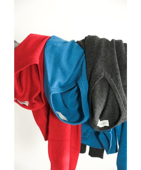 ENCOMING KNITTED V NECK JUMPER