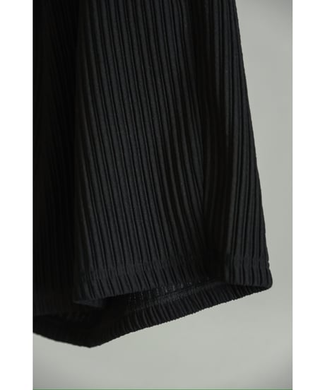 ANCELLM WRINKLED STRIPE TUCK SHORT PANTS