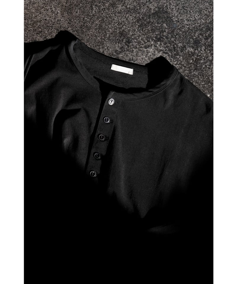 ULTERIOR TWISTED TENJIKU HENLEY NECK | MusterWe ULTERIOR TWISTED TENJIKU HENLEY NECK | MusterWe