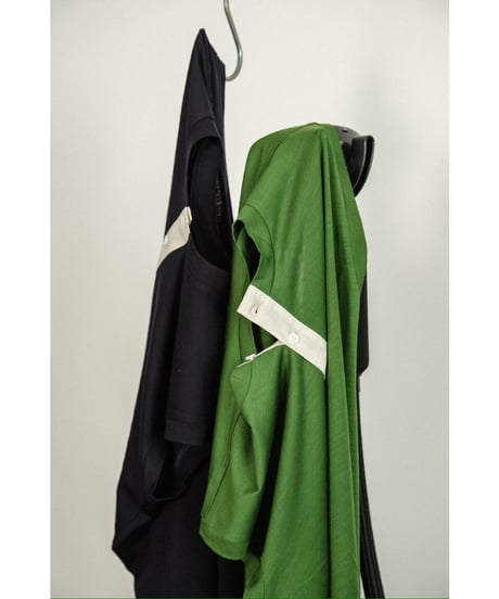 un/unbient "Exclusive" WASHABLE WOOL NO-SLEEVE HENLY NECK