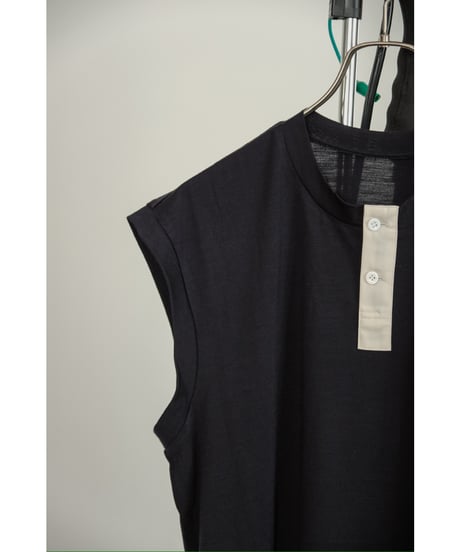 un/unbient "Exclusive" WASHABLE WOOL NO-SLEEVE HENLY NECK