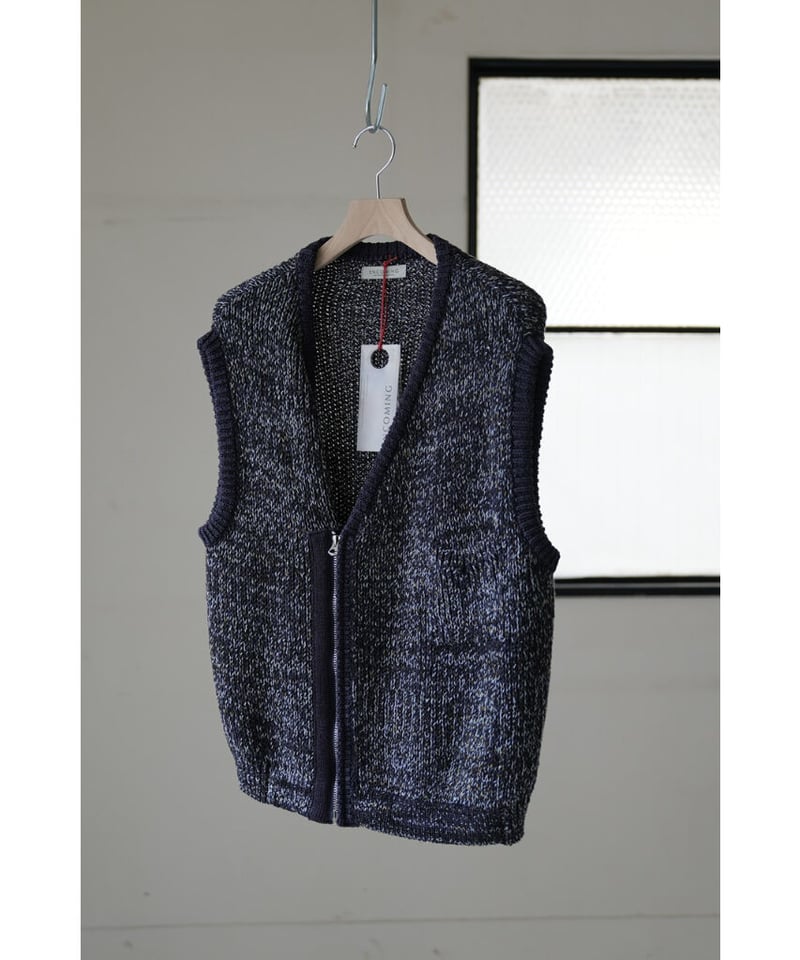 ENCOMING KNITTED ASYMMETRIC VEST | MusterWerk Sud.