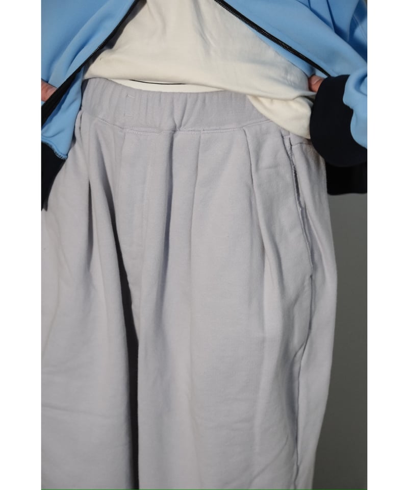 ANCELLM TUCK SWEAT PANTS | MusterWerk Sud. ANCELLM TUCK SWEAT PANTS | MusterWerk Sud.