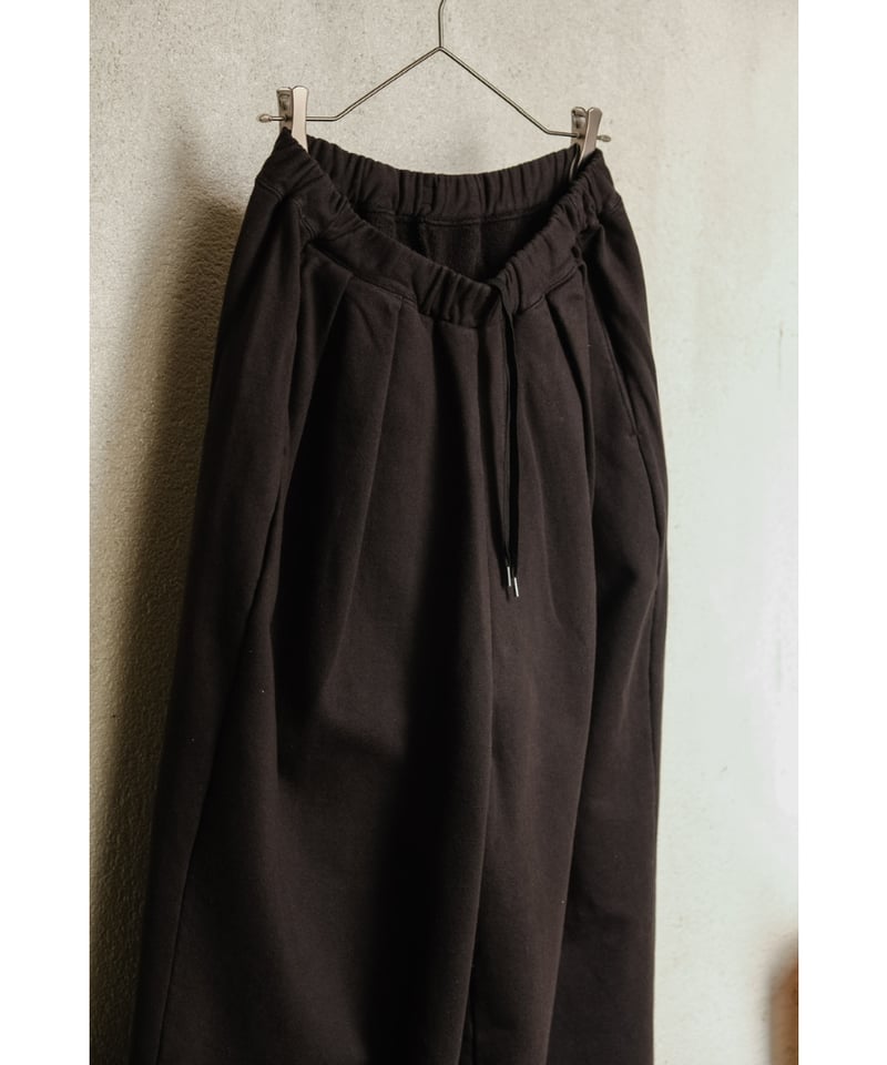 ANCELLM TUCK SWEAT PANTS | MusterWerk Sud.