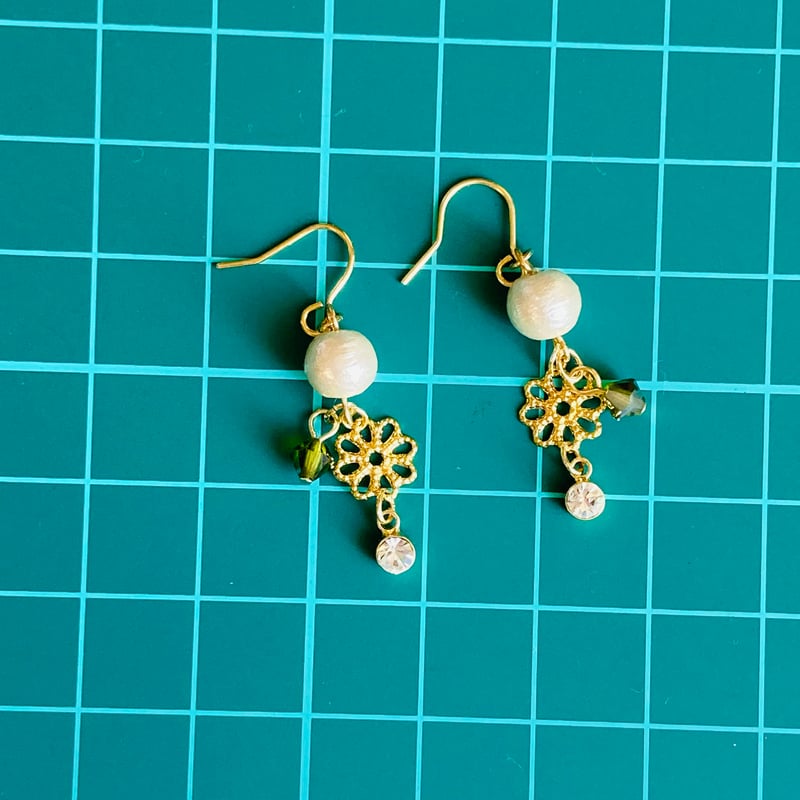 No.43 キラッと輝く控えめピアス | usaginohane 