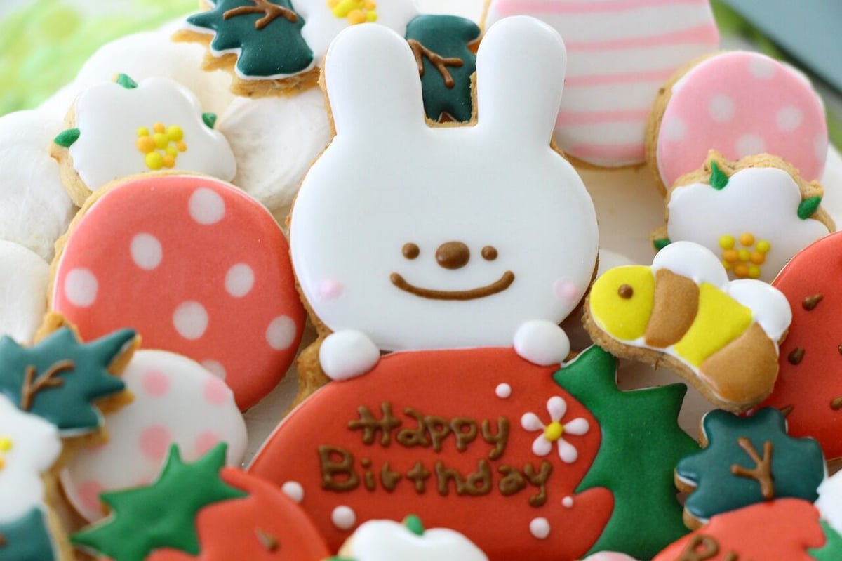 苺アイシングクッキー♡白うさぎ アイシングクッキーセット 【いちごうさぎ】 | お誕生日アイシング