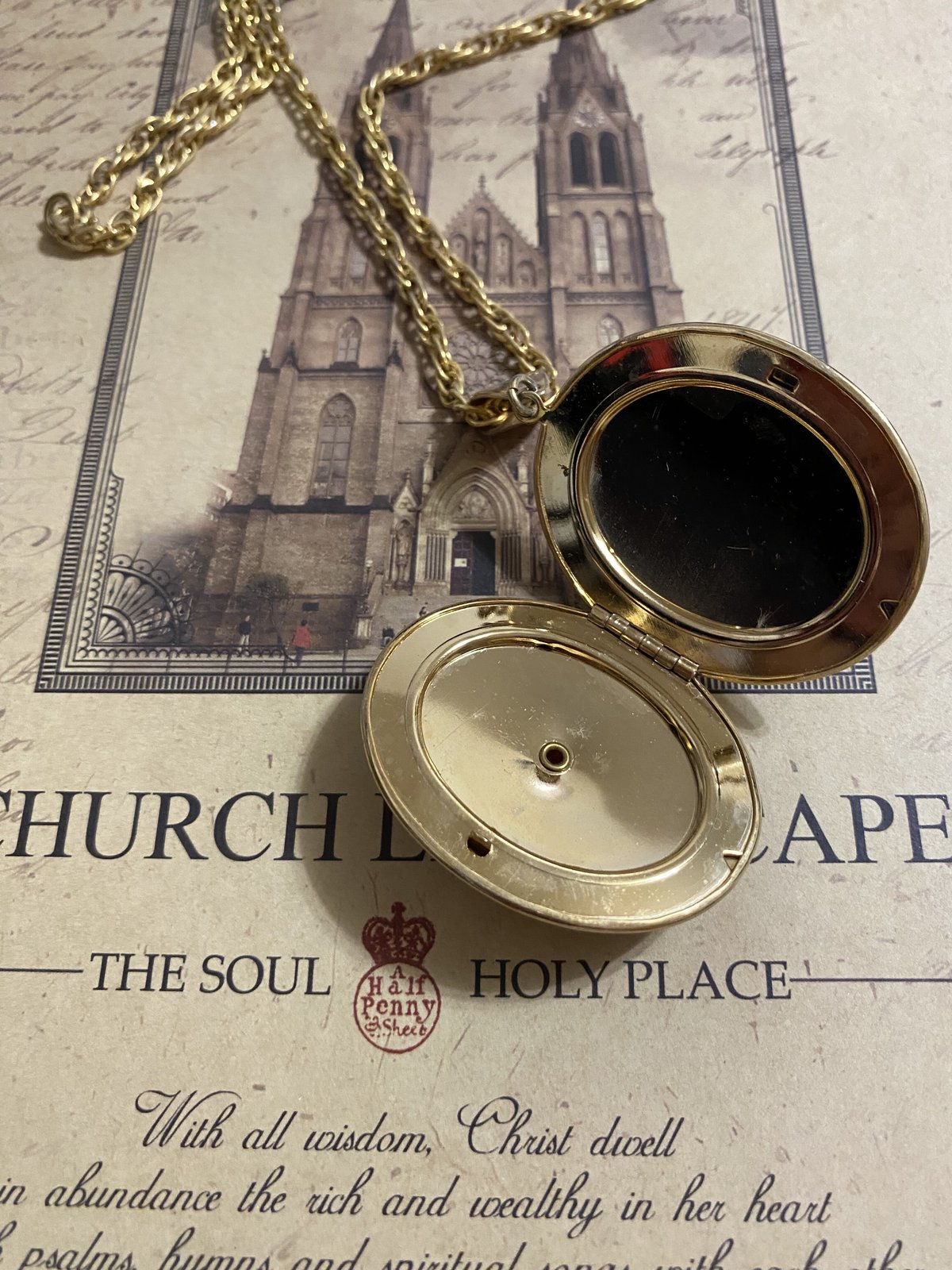 used🌈「オレンジの守り」ロケットペンダント | 果たして世界は