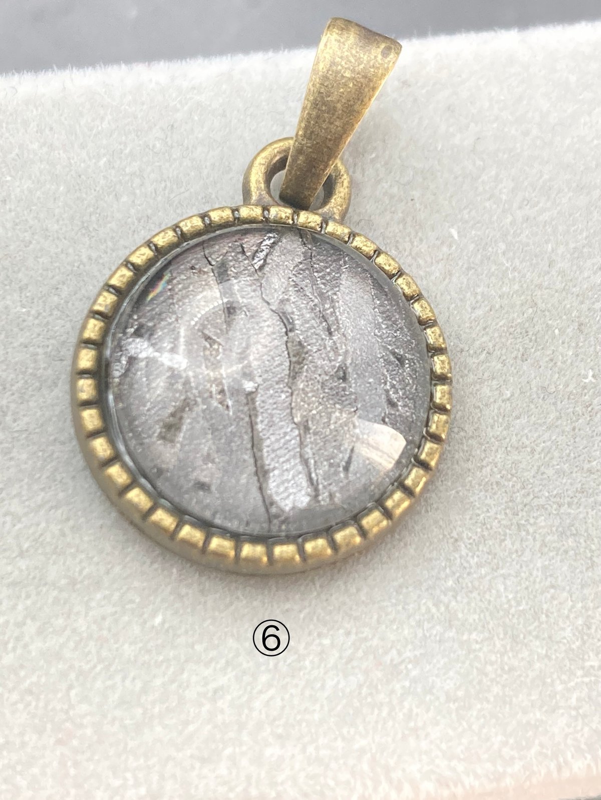 アルタイ隕石アンティーク風ペンダント猫 | 秘密の石屋