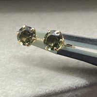 モルダバイトK18オリジナルピアス5mm