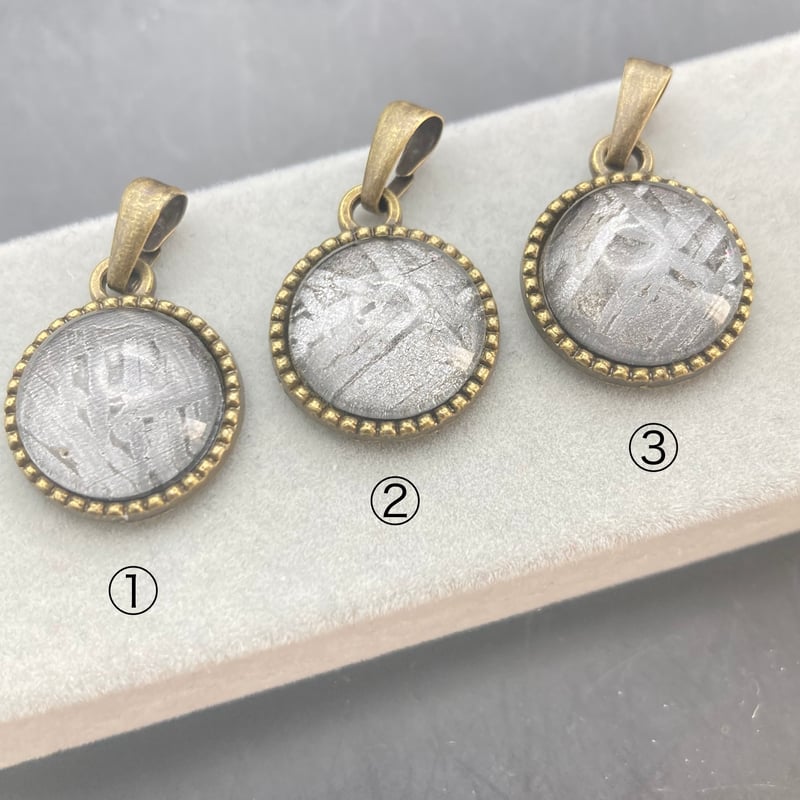 アルタイ隕石アンティーク風ペンダント猫 | 秘密の石屋