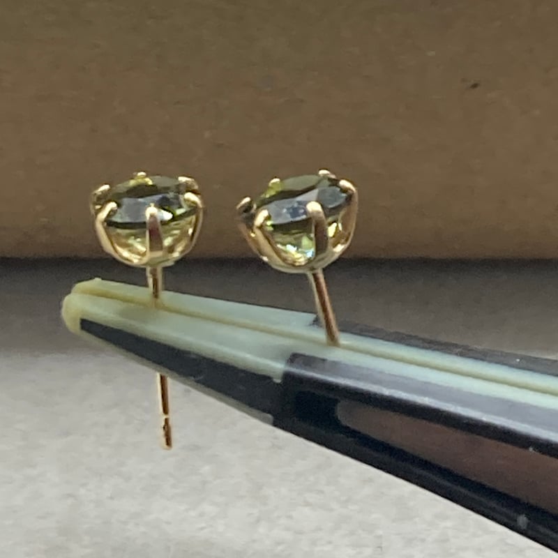 18KYG モルダバイトピアス 18KYG モルダバイトピアス