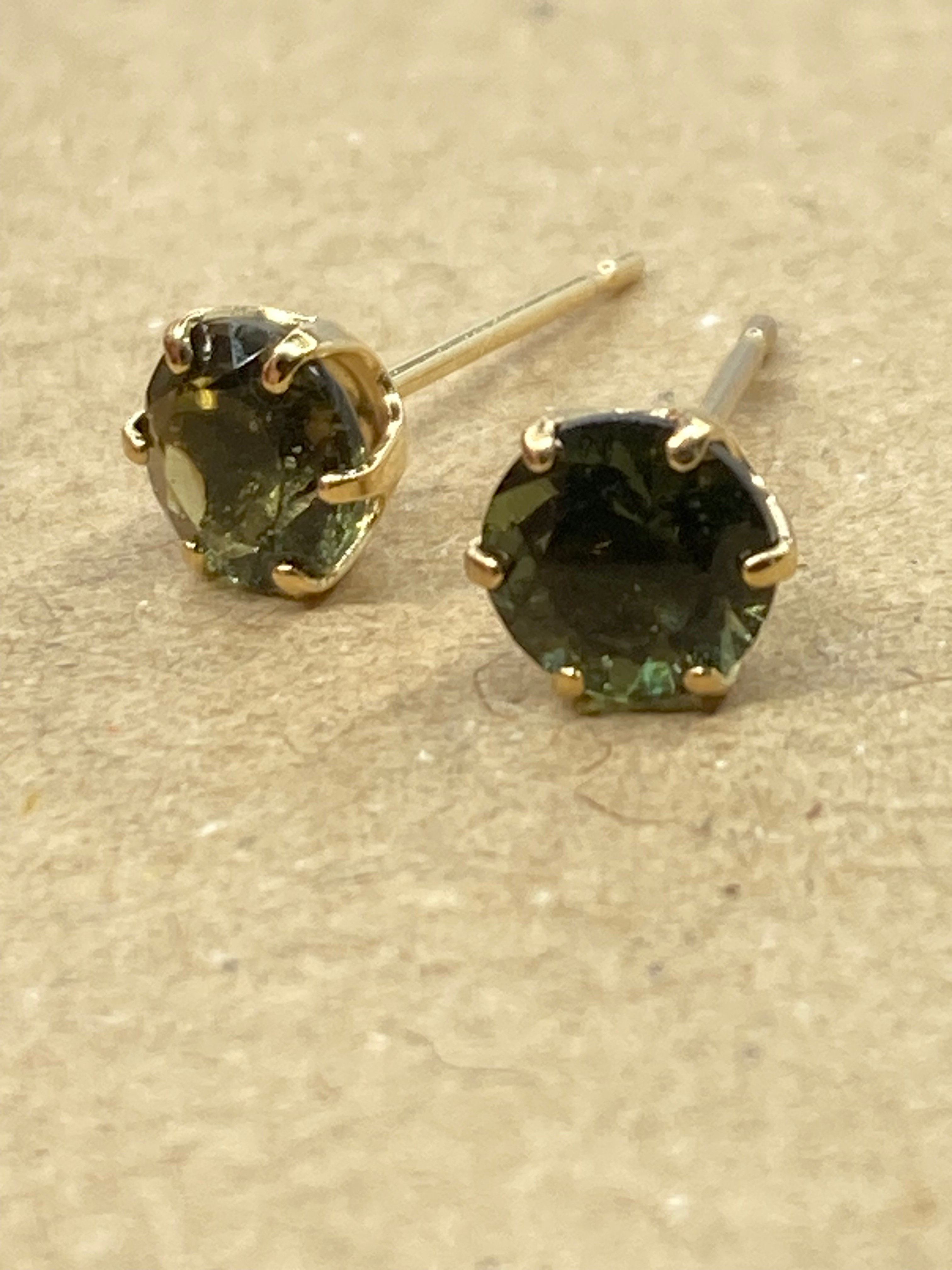 モルダバイトK18オリジナルピアス5mm | 秘密の石屋