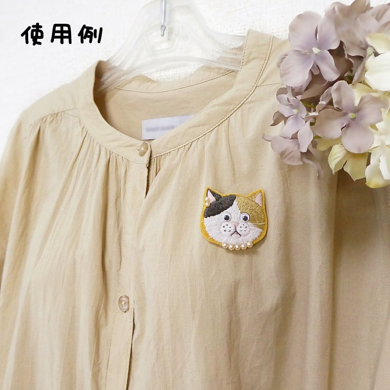 猫刺繍ブローチ 白猫×首飾り 049-0140 | ハンドメイドショップ