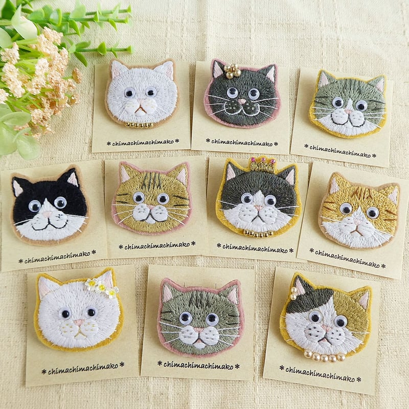 猫刺繍ブローチ サバ白 049-0142 | ハンドメイドショップ「なないろ