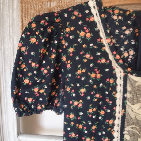 Puff Sleeve floral print dress / Black×Red