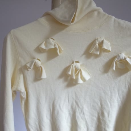 Ribbon high neck knit top / Yellow