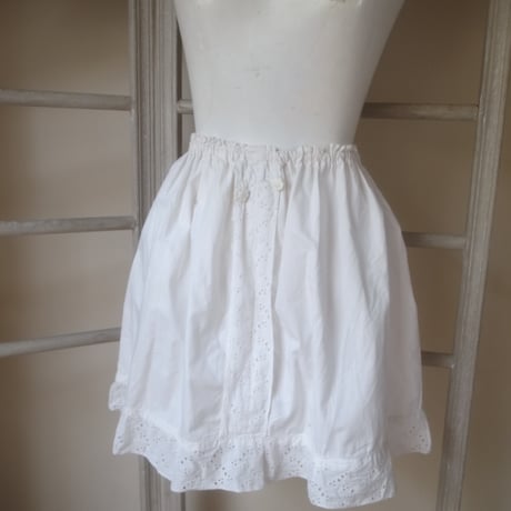Vintage Flower Button Petticoat / White