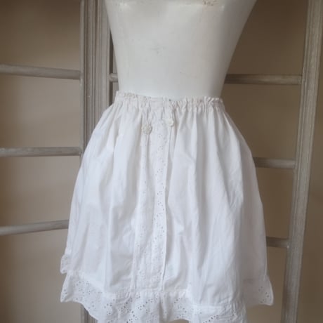 Vintage Flower Button Petticoat / White