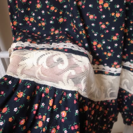Puff Sleeve floral print dress / Black×Red